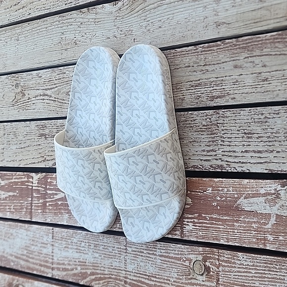 Michael Kors Gilmore MK Slides - Picture 5 of 6